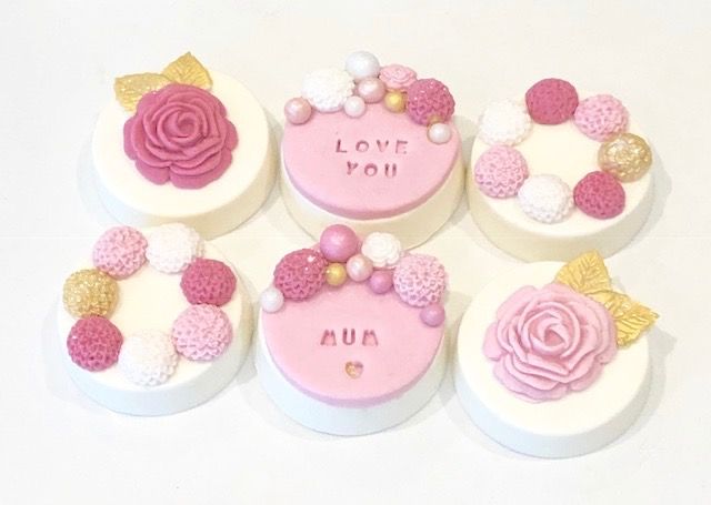 Popaliciouscake's tweet photo. You'll have to be quick..... we've only got a limited number of these gorgeous Mothers' Day Cakelets Gift Boxes available.  Our scrummy signature chocolate cake encased in a delicious candy coating!  £20 each including gift message and free P&amp;P.  Available from our website. https://t.co/2L2Uds33Lp