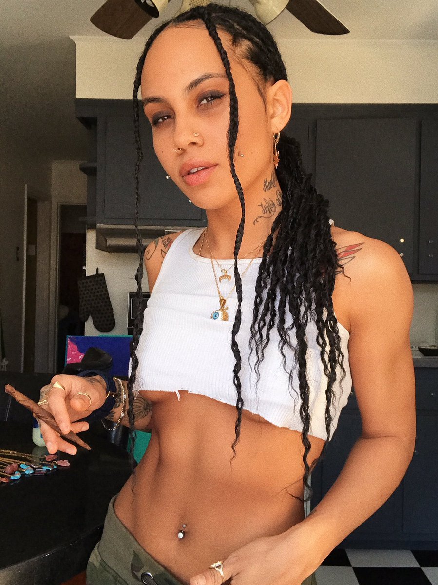xEnoughSaidx's tweet photo. just gonna leave these here in case your girlfriend wanna look at them https://t.co/kqNcqHdAri