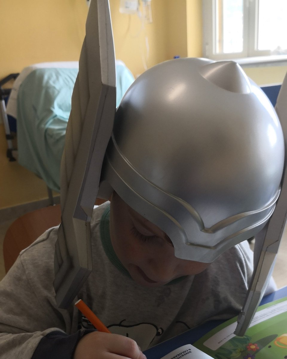 vitoadragna's tweet photo. Il nostro Thor e il suo elmo appena arrivato, dalla stanza dell'ospedale il nostro guerriero ha voluto festeggiare il suo carmevale.

#Funidelia
#MyFuniPic https://t.co/YXdBegDcGt