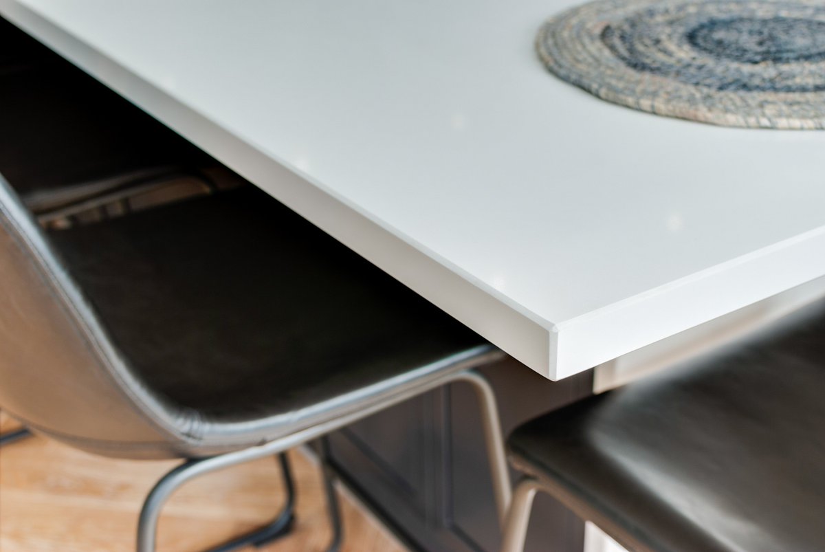 itastone's tweet photo. #itastone plain white quartz - seen here in this #beautiful kitchen. modern, clean, fresh, simple, effective and affordable. search here for your nearest itastone retailer :- https://t.co/sA7HCwKcCv #quartzsurfaces #quartz https://t.co/FWki2c3aeb