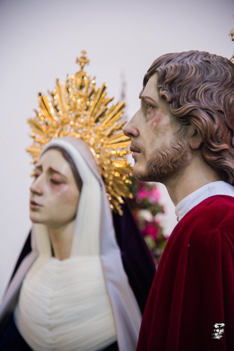 C_SantiagoBaza's tweet photo. 6 de marzo
Tal día como hoy en 2016 eran bendecidas las imágenes de María Stma. del Rocío y San Juan Evangelista para nuestro misterio del Stmo. Cristo del Descendimiento. @vega_ortega @elbarcodemaria https://t.co/8vISYBEs58