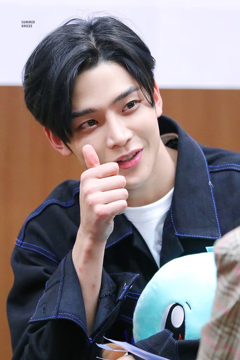 rowoonspics's tweet photo. 190222 ♡ summer breeze

#로운 #rowoon #sf9 @sf9official https://t.co/8UTuf5fXSY