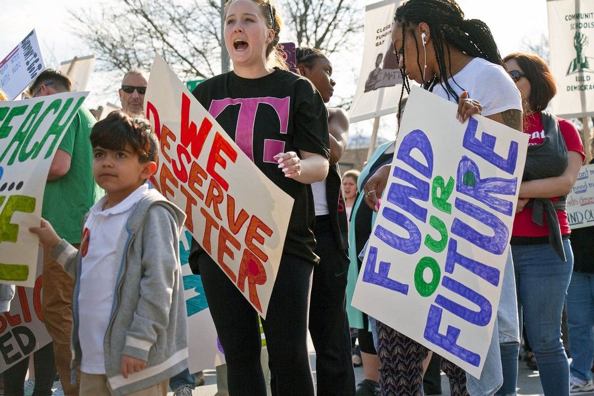 UTLAnow's tweet photo. More and more public money is being invested in charter schools, which are run by unelected boards, unaccountable to both teachers and parents. 
#CharterAccountabilityNow
https://t.co/kQwzq5PxMt https://t.co/5g78N8SL2j
