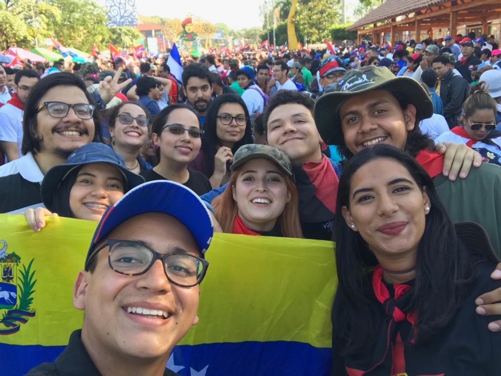 EmbaVenezNica's tweet photo. Imágenes de la Caminata en homenaje al comandante eterno Hugo Chávez, desde Managua, Nicaragua @NicolasMaduro @CancilleriaVE @jaarreaza @alexanderyd2030 #6AñosDeAmorYLealtad https://t.co/dqZIJrVPhx
