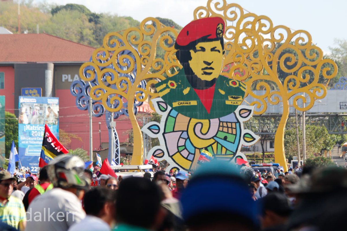 EmbaVenezNica's tweet photo. Imágenes de la Caminata en homenaje al comandante eterno Hugo Chávez, desde Managua, Nicaragua @NicolasMaduro @CancilleriaVE @jaarreaza @alexanderyd2030 #6AñosDeAmorYLealtad https://t.co/dqZIJrVPhx