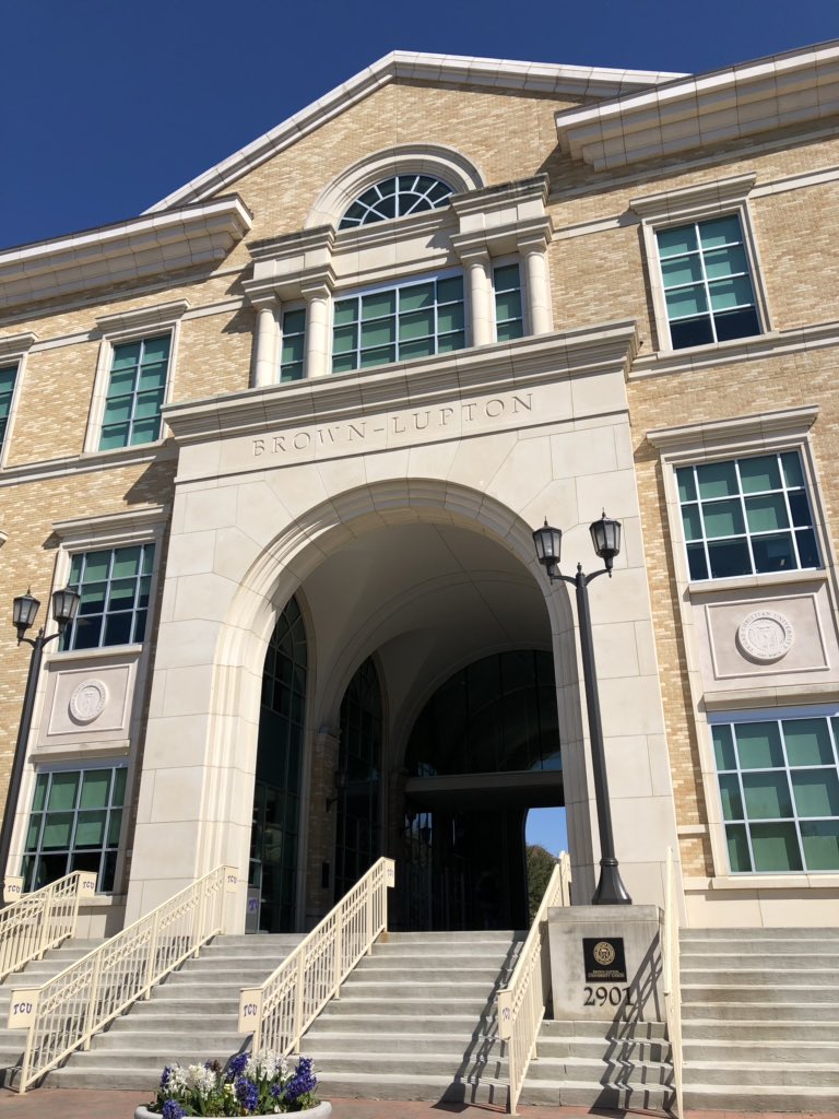 RandolphCCO's tweet photo. Last stop on #magicinthemetroplex was @TCU. Ran into a @randolphschool alumnus &amp; met Superfrog! I see why so many of our students ❤️ this mid-sized univ w/ div 1 athletics &amp; a desire to always enhance the student experience. @TCUAdmission you’re always welcome in Huntsville! https://t.co/7Vfm3hsUMU