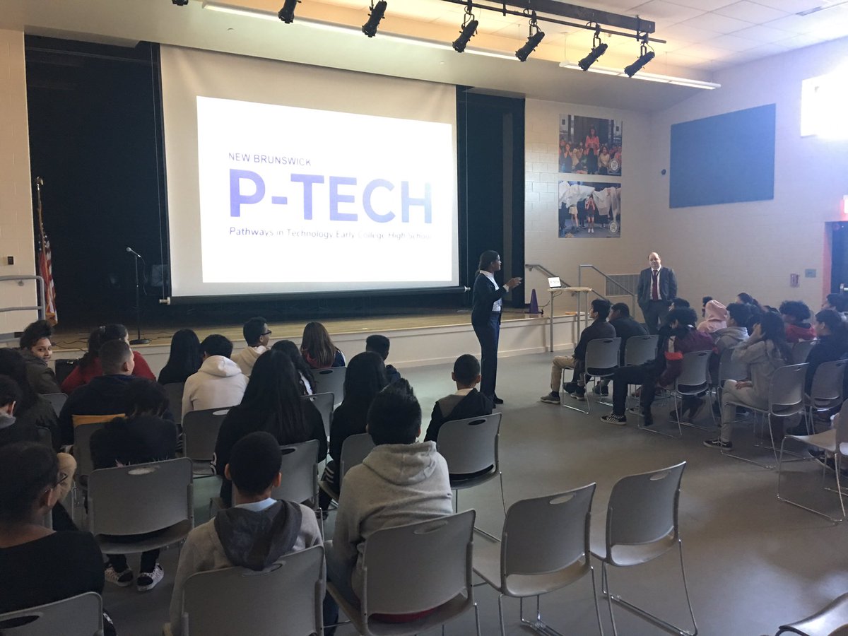 PaulRobesonNBPS's tweet image. #PRCSArts Students and families learn about opportunities at @ptech_NBPS #DualEnrollment #CollegeDegreeOpportunities #STEM #Jobs