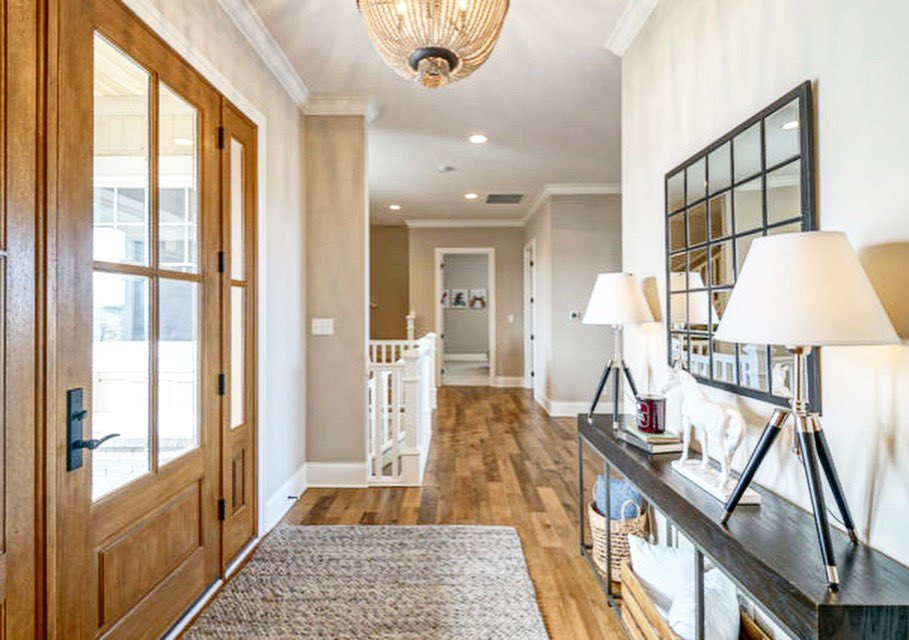 MadeByMcKenzie's tweet photo. A welcoming entryway is the perfect way to greet your guests! Contact Jen Schaffter at jen@mckenziecollection.com 
or 317-696-7962 to schedule your visit at our newest Chatham Hills Model! #chathamhills #mckenziecollection #westfield #entryway https://t.co/4Q6Eowqd9E