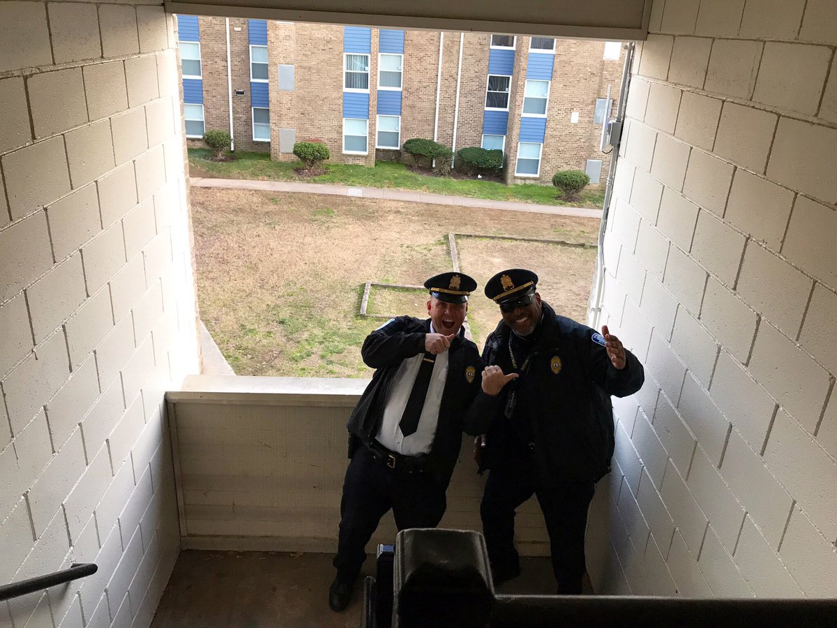 ecminor's tweet photo. The cold temps won’t stop the @RichmondPolice and partners from stepping out to connect with #RVA residents. Sector 211 Lt Mills hosted tonight’s Command Staff Walk at the Midlothian Village Apartments. #brrr @RPDCaptDan https://t.co/X43Ydx0ZTB
