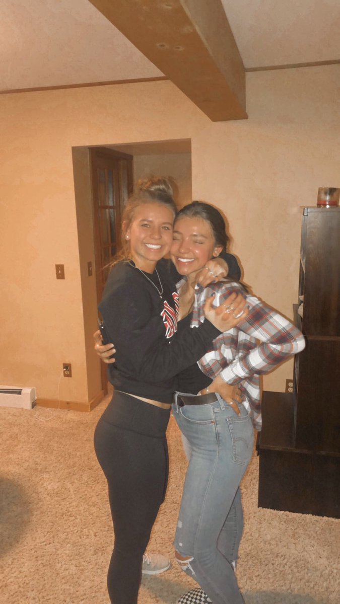 tayyrope's tweet photo. happy birthday to my favorite person @Jenna__51 i’m going to miss you next year, and all our good times. ✨💛🥰🤩 Love you jen🤪 https://t.co/PQrN7627a8