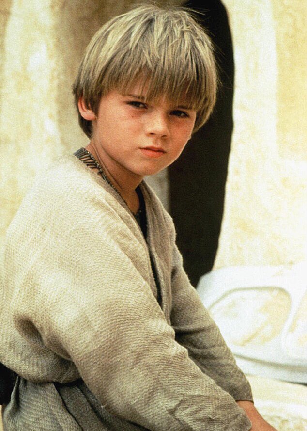We want to wish a very Happy Birthday Jake Lloyd, Anakin Skywalker in who turns 30 today! 
