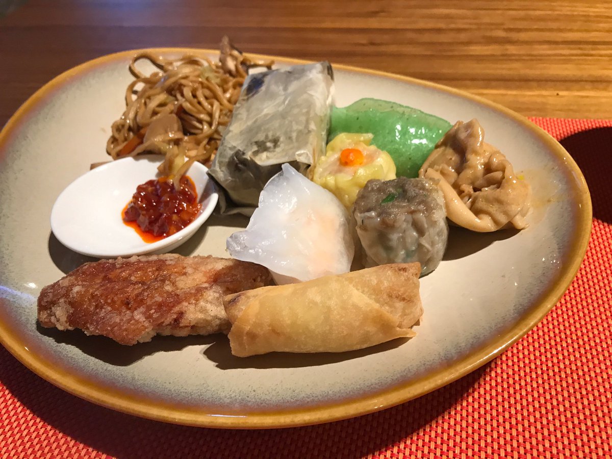 sukrungruang's tweet photo. I know this is a work trip but breakfast at this hotel is the best ever. Hong Kong love. #vcfamfa https://t.co/gCtGDooYaF