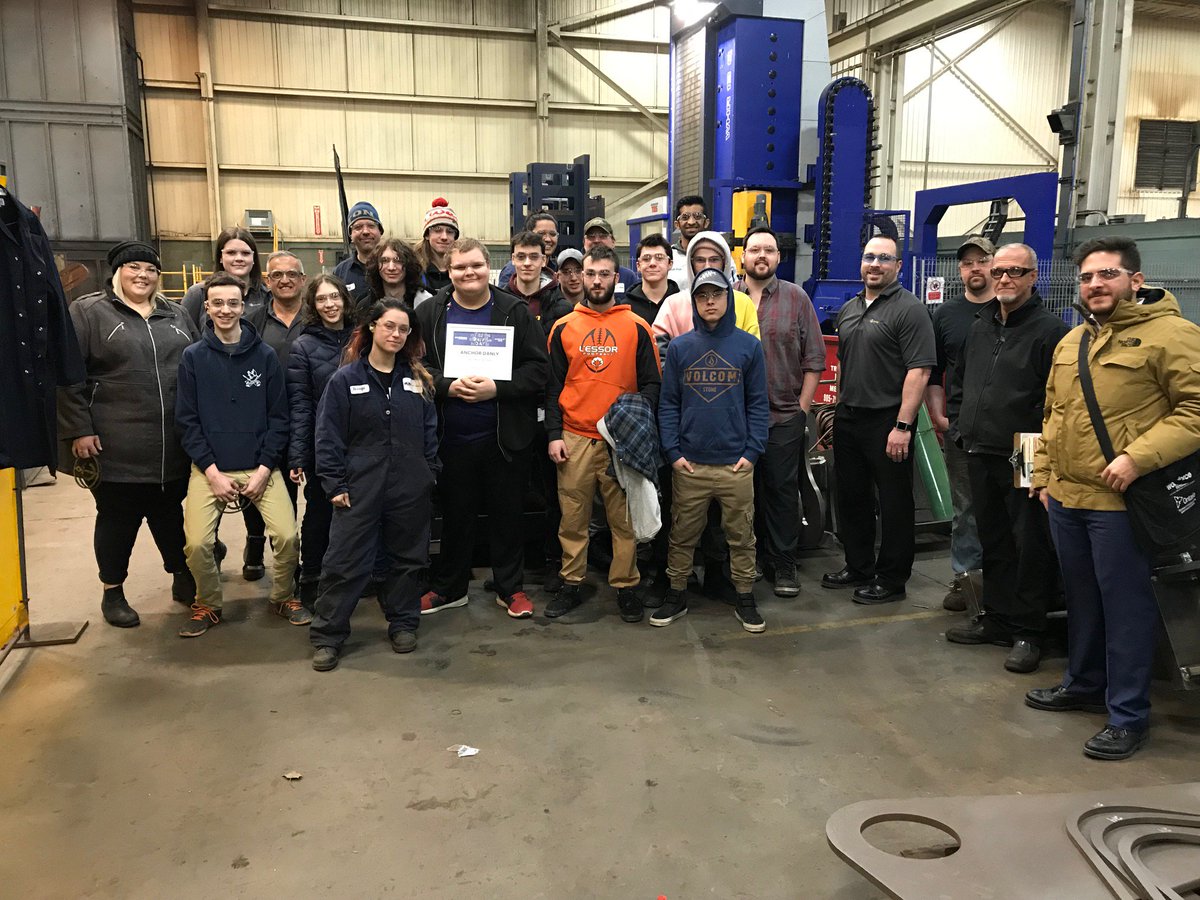 ESCLESSOR's tweet photo. Merci @AnchorDanly , @GordieHoweBrg de nos avoir accueilli aujourd'hui et @WorkforceWE pour avoir organisé #TestDriveDay2019 ! Nos élèves de la MHS en fabrication ont eu l'occasion d'explorer les carrières possibles dans les métiers spécialisés! https://t.co/gmRDC1F9W8