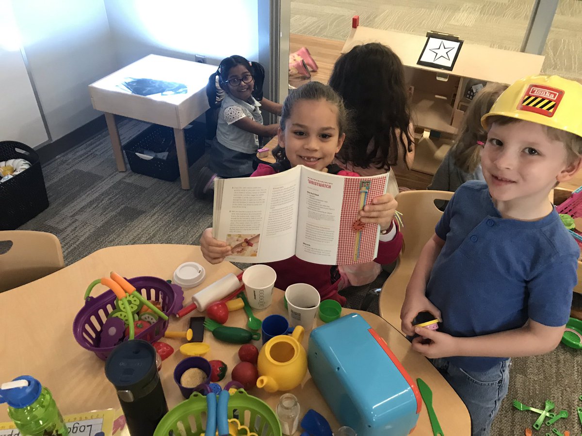 Kmsanders54's tweet photo. @NBEbulldogs These students are really enjoying our new learning space! #cookbooks #exploration #creatingandlearning https://t.co/2wX2jbV9kv