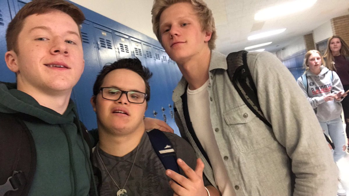 mortyaustin10's tweet photo. Yo my boy Nephi here was telling us how sad he was that he wasn’t gonna be able to buy a year book. So let’s raise enough money to buy him one!! If you can’t donate at least re-tweet it and get the word out there! https://t.co/bpvHsUix8b https://t.co/kLaHZ5XW1a