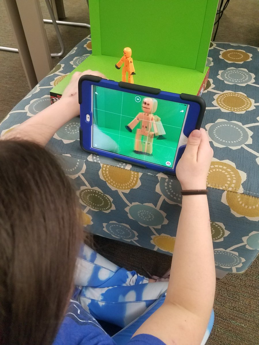 AmyKurka's tweet photo. Makerspace moments @ the library. #makingGREATmakerspaces #makerspace #makered #library https://t.co/TlXAGsvGj5