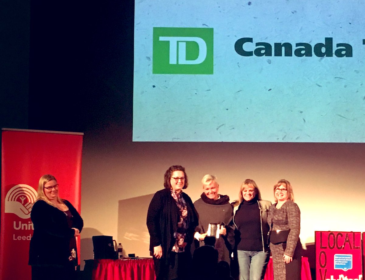 Way to go TD Canada Trust #Brockville on your award for 100% employee giving to the 2018 @UnitedWayLG #CommunityBuilders 
Thank you! 💚