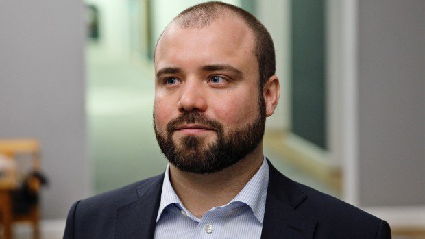 raesondk's tweet photo. "Enhedslisten vil gerne have en løsere tilknytning [til EU], og det er klart, at det også vil indebære en udmeldelse"

Spidskandidat Nikolaj Villumsen (EL) om en mulig dansk EU-afstemning (for abonnenter): https://t.co/WNogysAWVX #dkpol @nvillumsen @Enhedslisten https://t.co/sm7sw4B6Kp