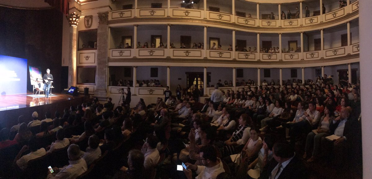 alfredohidalgo's tweet photo. Magnífico escenario, el Teatro de la República en Querétaro, para la conferencia de @cachoecheverri profesor invitado de @EAAD_Tec , tenemos casa llena. Arranca haciendo mención a los #C_Lab y la Licenciatura en #Urbanismo https://t.co/lhVvsUekC3