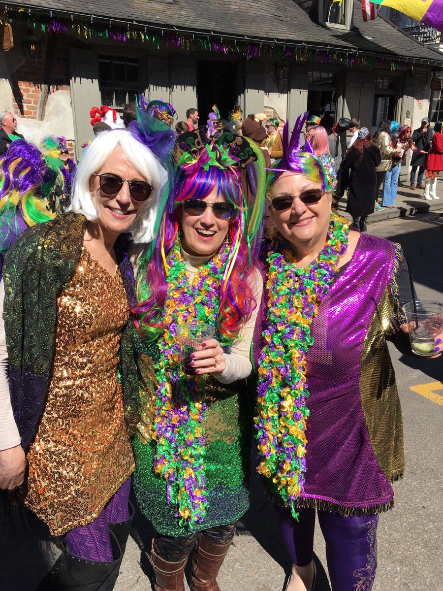 lorrieb93100635's tweet photo. Mardi Gras @ #NOLA https://t.co/THyOgpbB0O