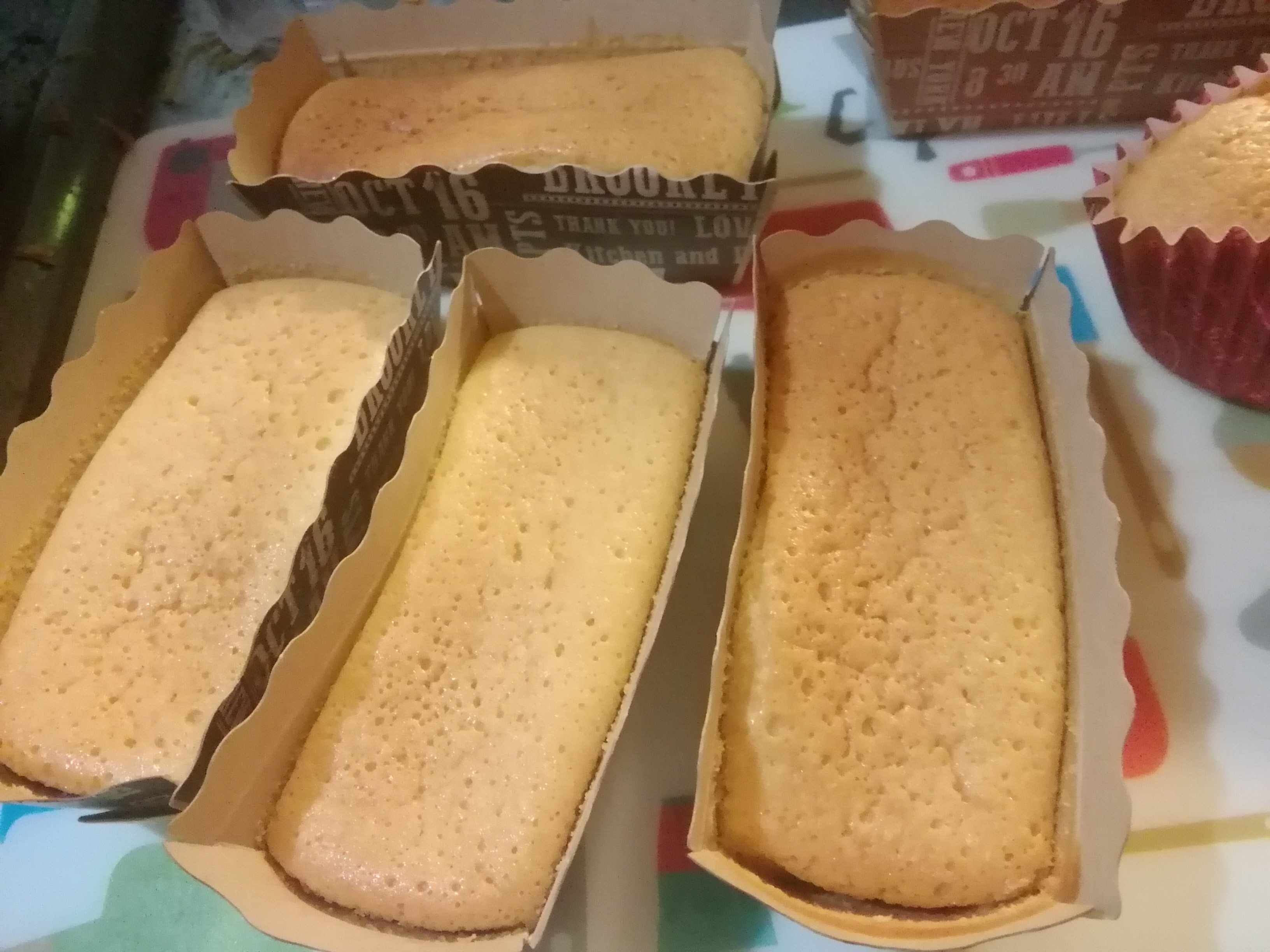 森鳥翼翠 はっ そうだ 覚書 ダイソーで売ってたパウンドケーキ型がすごく便利だった マフィンカップは色々かわいい のがあるけど パウンド型の方が食べる時に食べやすいというメリットがありましたｗ 贈り物の場合はマフィン型が可愛いけどお家で