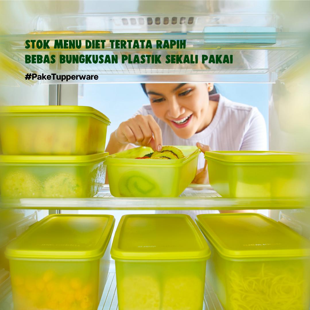 tupperwareID's tweet photo. Kurangi sampah plastik untuk simpan makanan lebih di dalam kulkas yuk! Mari beralih #PakeTupperware biar makanan tetap segar, kulkas rapi, sekaligus jaga lingkungan.

#TUPtips #TupperwareForLife #TupperwareFreshSolution #FreshLimeCollection https://t.co/VXQ4aXlZCv