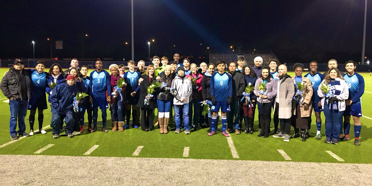 LDBell_Soccer's tweet photo. Senior Night success with an important 3-0 win over @buffalosoccer11 to move 3 points clear at the top of the table. Very proud of our seniors. Man-of-the-Match goes to @paulclaf for tough offensive work, including a goal. #UniteAndConquer #BlueRaidersWin https://t.co/acC7mQ2Iay