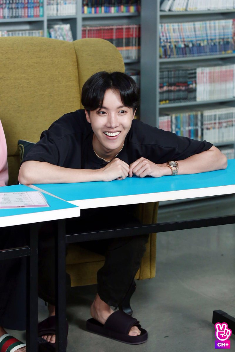 stxglarity's tweet photo. RUN BTS! Ep.66
[Behind the scene]
HOSEOK ❤ https://t.co/3iOIhWI844