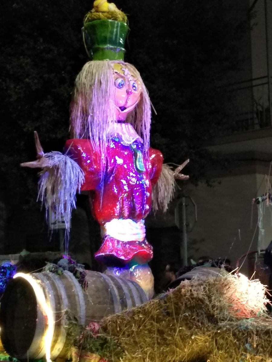 ProLocoGrottagl's tweet photo. #Carnevale a #Grottaglie #maschere #coriandoli #MadeinSud #martedigrasso https://t.co/YZaCbb6SJS