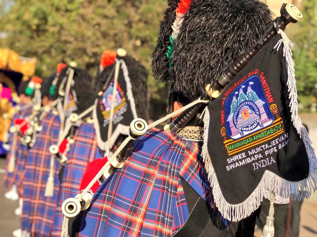 smspbIndia's tweet photo. Maninagar's very own #ShreeMuktajeevanSwamibapa #Pipeband #India salute and perform for his divine holiness #AcharyaSwamishreeMaharaj on Day 2 of #ShreeGhanshyamMaharaj #AmrutPratishtaMahotsav in #Maninagar  #AcharyaSwamishreeMaharaj #SMSPBINDIA
@SGadiManinagar https://t.co/Gfc3wuk4AZ