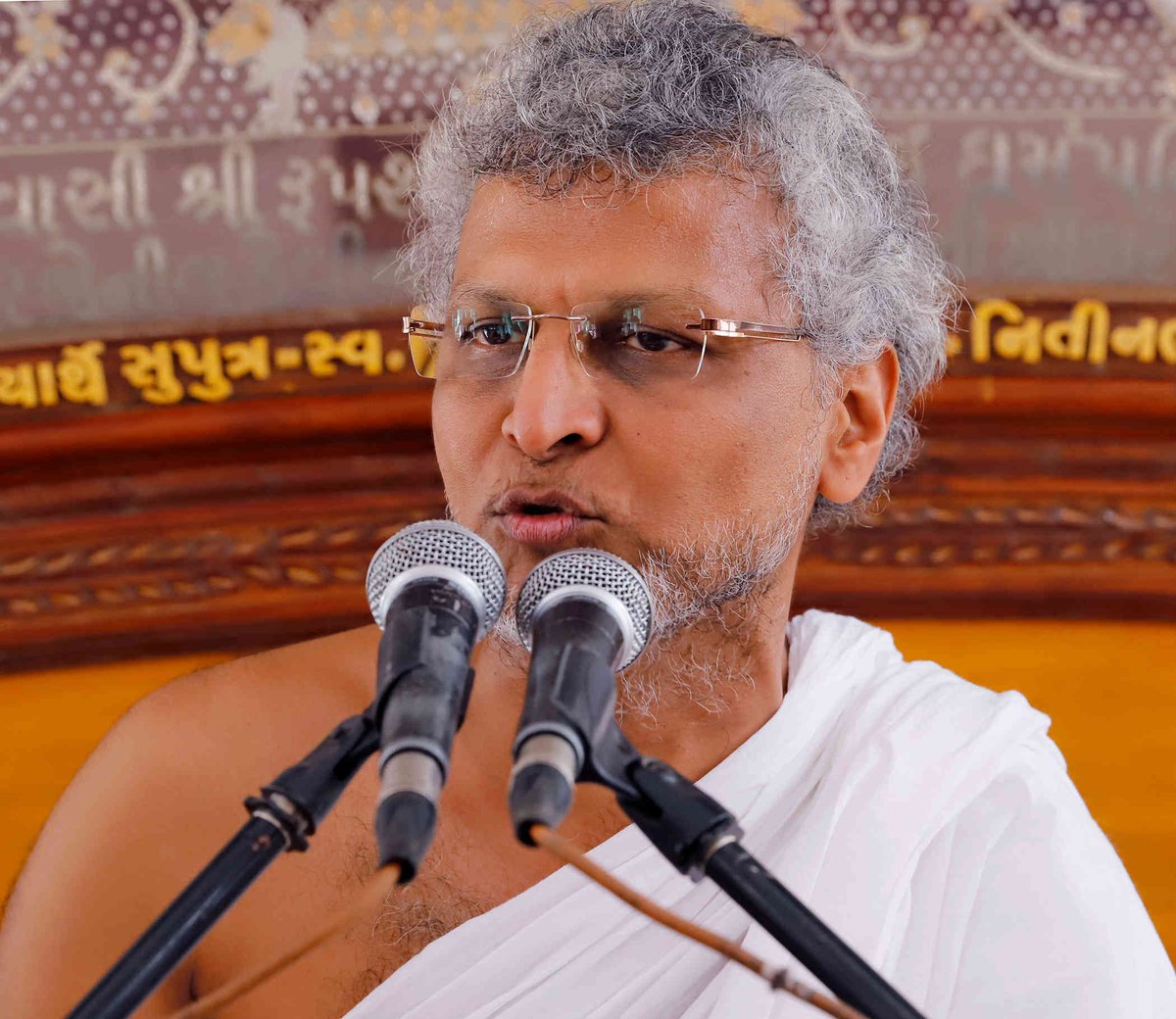 jain_jss's tweet photo. પાલિતાણામાં અસામાજિક તત્વોને પોષણ આપવુ પ્રશાસનને ભારે પડશે.
#vimalsagar
#jain #WakeUp
#missionpalitana https://t.co/xgUScCDRdV