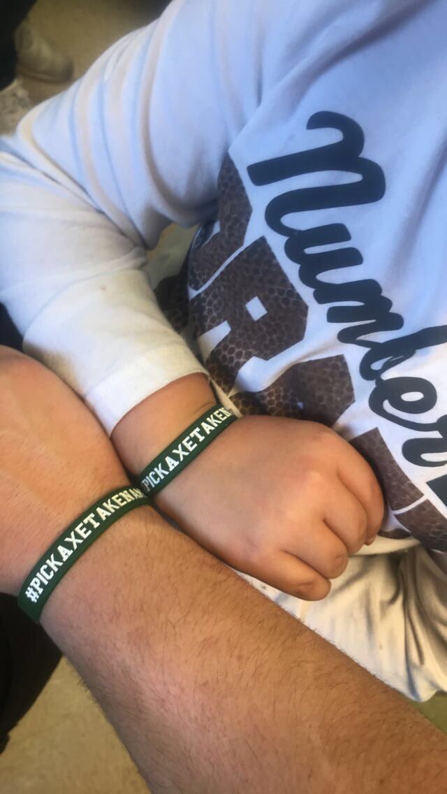 jack_hayes_35's tweet photo. Another great day of mentoring. Me and Mini-me #PickAxeTakeNames in the class room!
#PickAxeGiveBack https://t.co/9jB04RbHlk