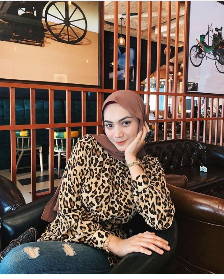 ano_sumarno_'s tweet photo. @antonkerenz1 natasya nazreen #hijabmalay #hijabLeopard https://t.co/O9JLuisJav