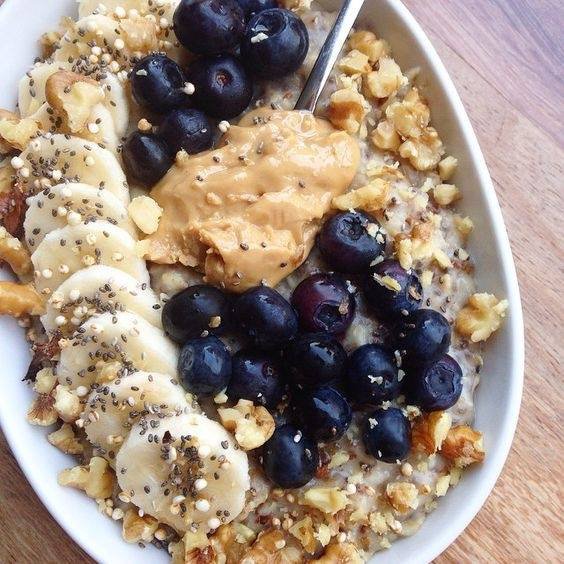Humpday morning done properly! Mamas make sure you are getting unsaturated and monounsaturated fats into your diet, these provide vital nutrients to help build and develop cells in both your body and your baby’s. Nuts and seeds are the perfect toppings for your breakfast 😍