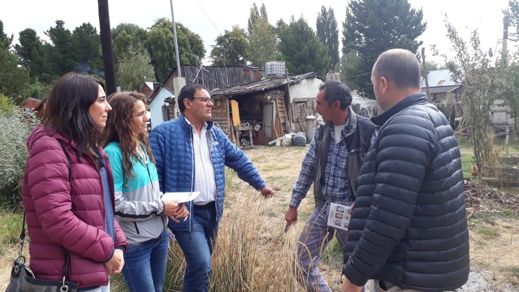 ferabdala_d's tweet photo. Acompañando a los precandidatos de #Trevelin en su recorrida por Aldea Escolar. Seguimos escuchando para planificar y proponer #EsAhora #EsPorAcá #CambiaTrevelin 💪🏻💪🏻 @gustamenna @Nanitoaraso @Tegid7 @66Alortiz @EdithTerenzi @LoreClau4 @TrevelinUcr @ucrchubutcp https://t.co/yxdfMcqNfk