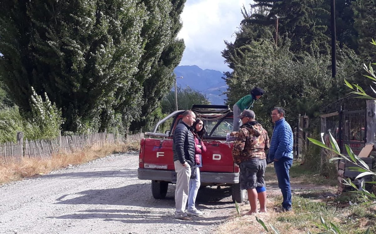 ferabdala_d's tweet photo. Acompañando a los precandidatos de #Trevelin en su recorrida por Aldea Escolar. Seguimos escuchando para planificar y proponer #EsAhora #EsPorAcá #CambiaTrevelin 💪🏻💪🏻 @gustamenna @Nanitoaraso @Tegid7 @66Alortiz @EdithTerenzi @LoreClau4 @TrevelinUcr @ucrchubutcp https://t.co/yxdfMcqNfk