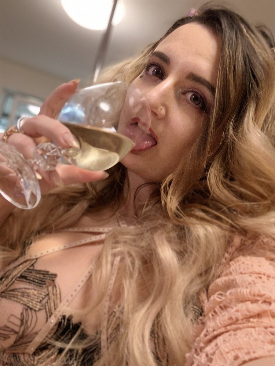 NiaNebula's tweet photo. Guess who’s #instagram got #deleted again?!
#sexworkisrealwork #igsucks #fuckinstagram #loginagain #unloved #fuckyou #strippersneedlovetoo #yesastripper #followme #officialplatform #evenfacebookisntthisbad #gofuckyourself https://t.co/o6AygYPFsA