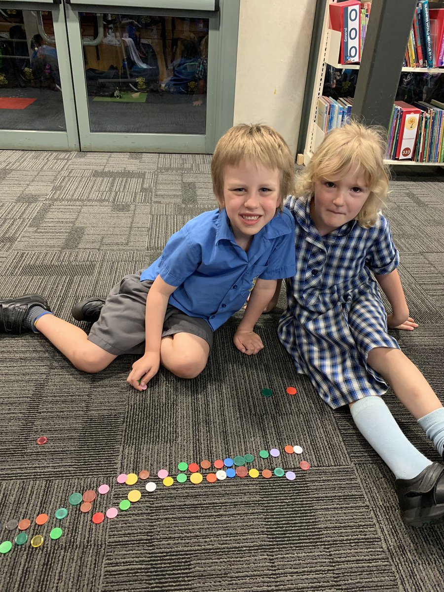 OlorWaitara's tweet photo. Year 1 making patterns with Handfuls of counters. https://t.co/QAMhAIDqIt