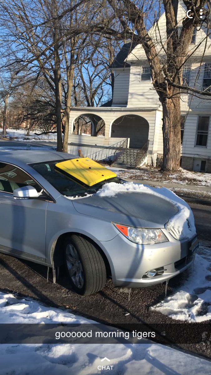 comobarnacles's tweet photo. There are just too many things I could say about their parking, how cold it is, or the monster house behind me (reals understand) etc. so I’ll just stick with this: I look so good 🤣 #selflove #submish https://t.co/SzTR8J3jRf