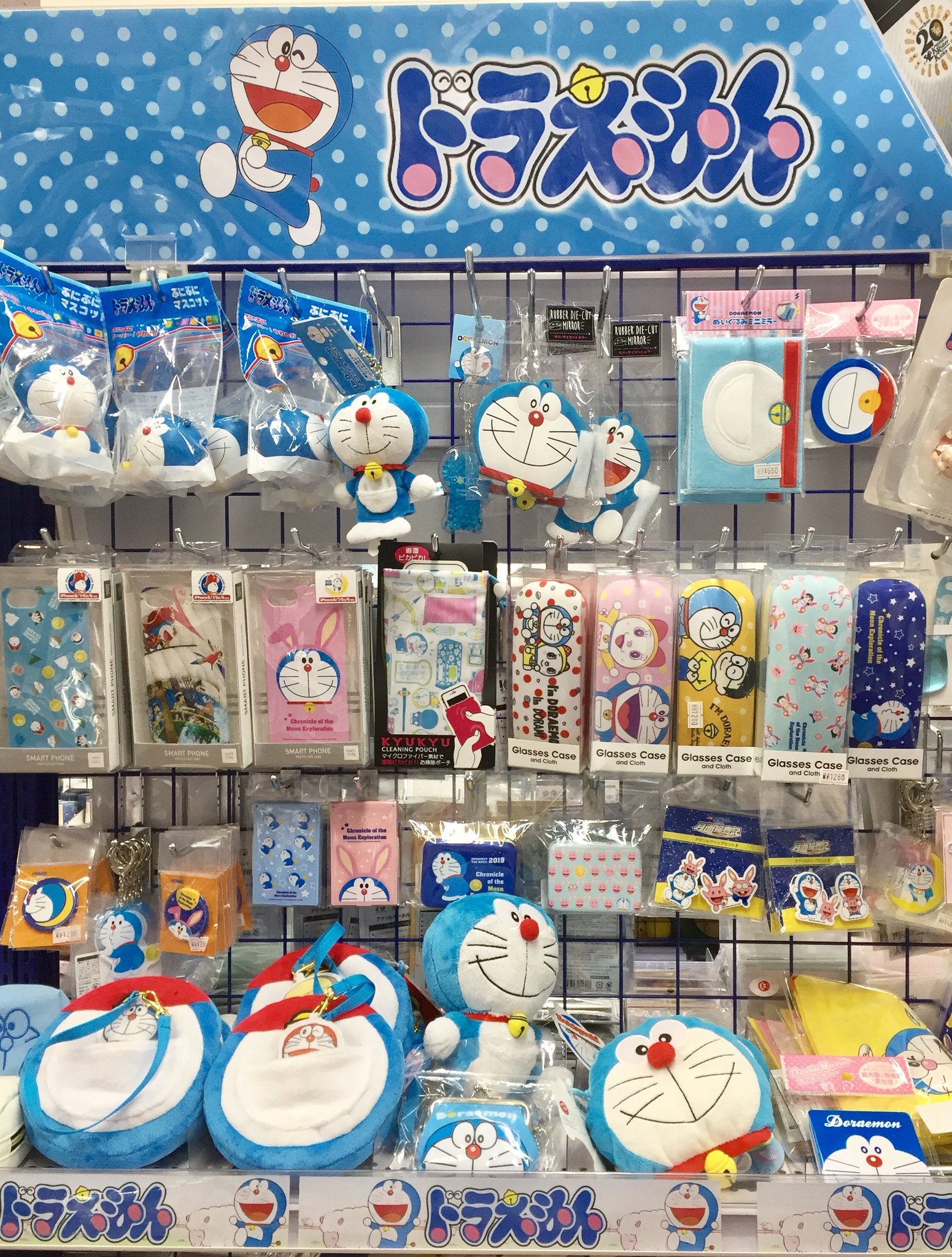 アニメイト池袋本店 コーナー情報 ５階の ドラえもん コーナーに 映画ドラえもん のび太の月面探査記 の商品が入荷致しました マチ付きバッグ や 缶バッジ アクリルキーホルダー など好評販売中 ぜひお買い求め下さいアニ