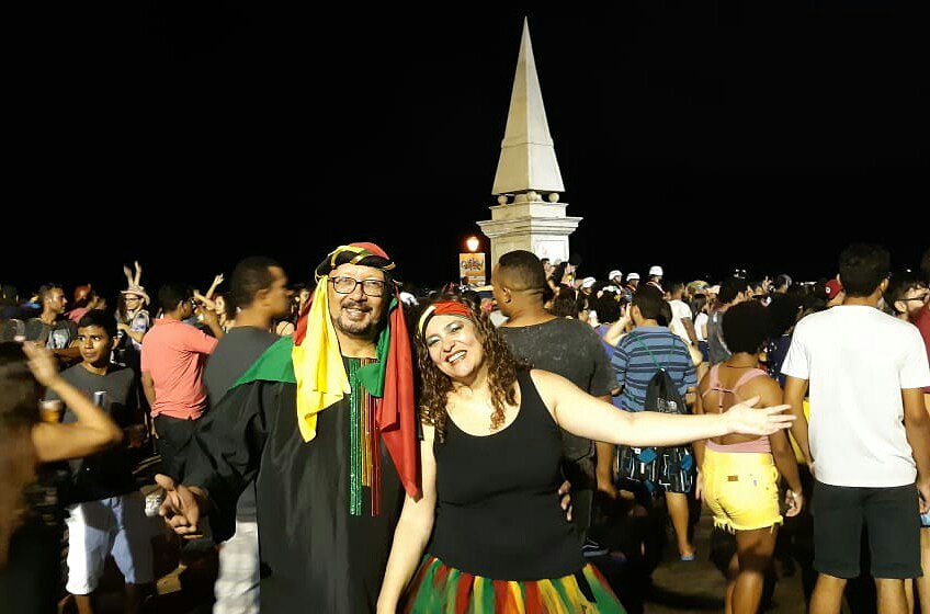 AdemarDanilo's tweet photo. O Sheik Jamaicano e seu harém de uma única odalisca.
Terça de carnaval, simbora de #BlocodoReggae. 
#CarnavaldeTodos https://t.co/oKJOafzvAd
