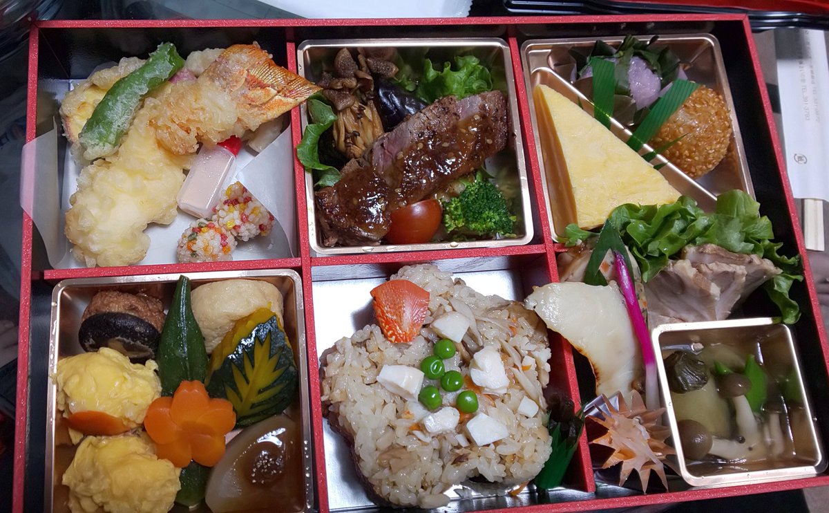 ゆうき On Twitter ちょっと豪華なお弁当をいただきました ステーキ柔らかく いたるところに伊勢海老が入っていて 冷たくてもめっちゃ美味しかったです 中納言 お弁当 伊勢海老