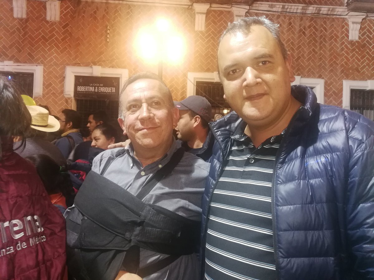 73jbaez's tweet photo. Con mi amigo presidente de #Amixtlan Carlos Andrade !! #BarbosaNosUne https://t.co/iOzK2h1cWt