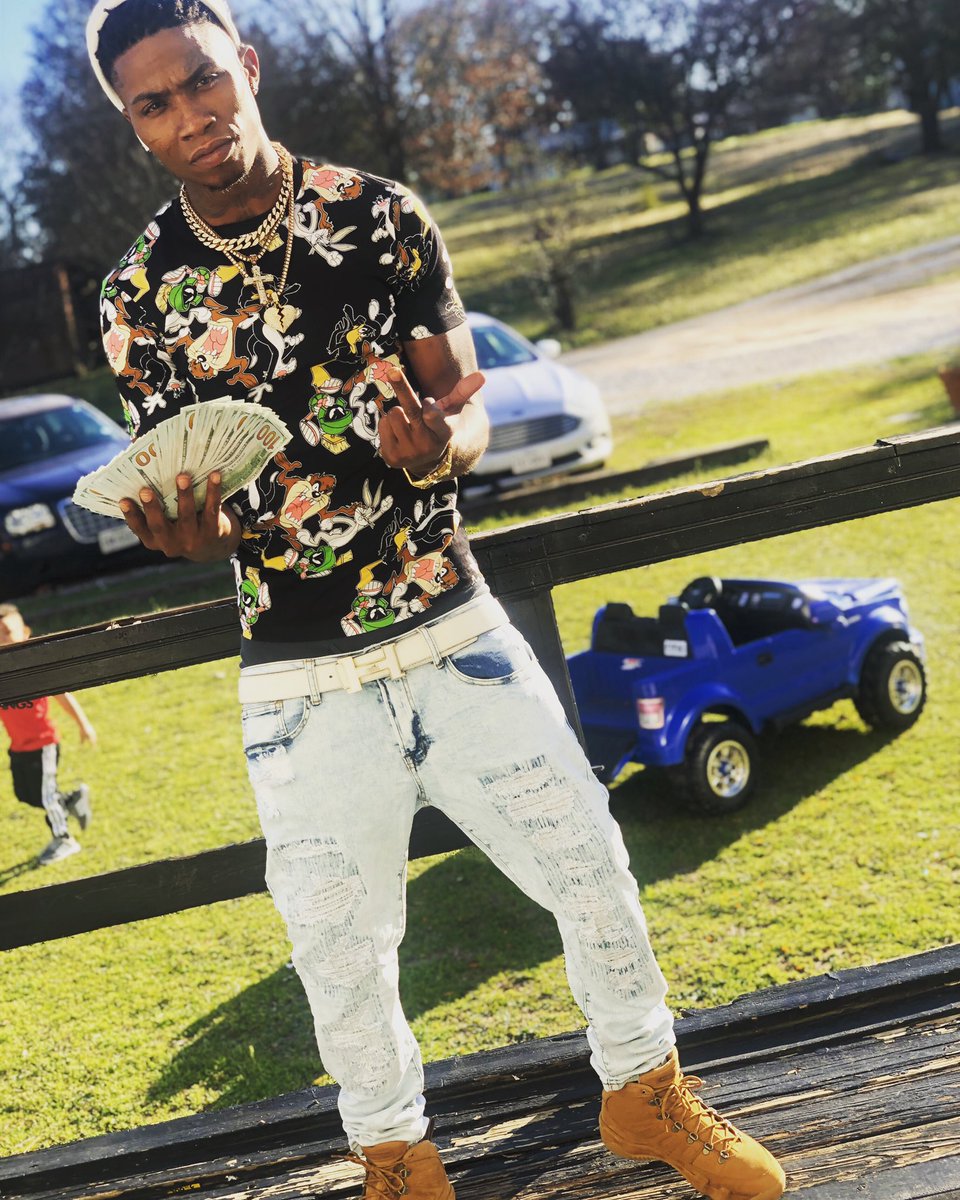 MyTweetsGeeked's tweet photo. Pimpin Ain’t Eazy 💰🐐 https://t.co/QSNSLZAmdA