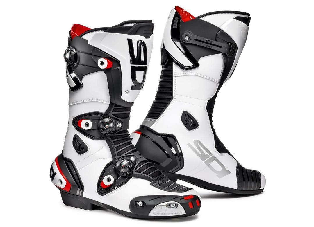 Z2trackdays's tweet photo. Keeping your feet protected while you ride is important. Don't forget to check your toe sliders, the soles of your boots and the fasteners to make sure everything is not worn out. If you're not sure, pick up replacement parts 

#sidibootsusa #sidiboots #motorcycle #tracklife https://t.co/xpdCqNDWf5