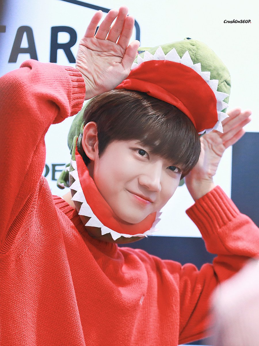 crushonseop0809's tweet photo. 190223 스테어팬싸인회
이 세상에 우유 세개만 있어요.
딸기 우유 바나나 우유 
그리고 사랑하요💓 https://t.co/QMyRyrDmJD