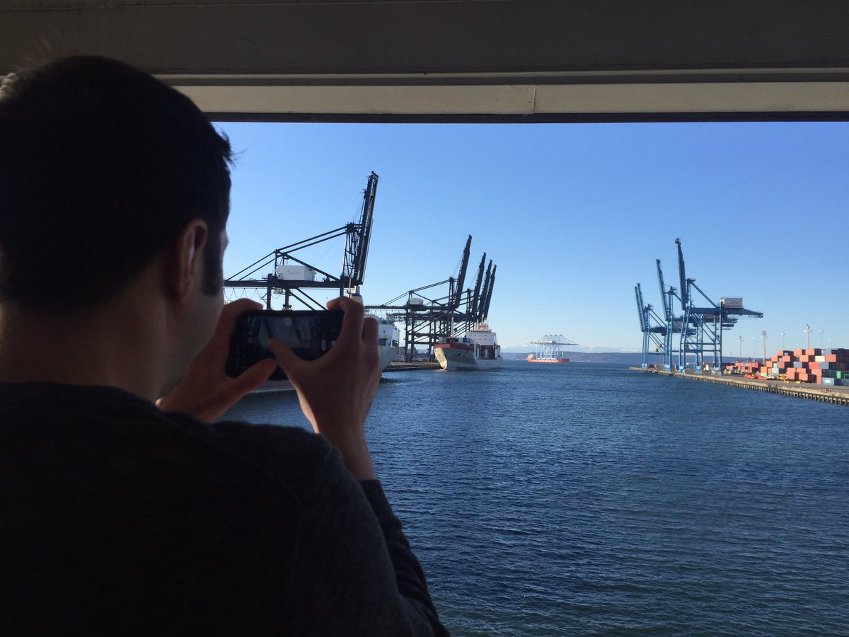 kauhi71's tweet photo. Our new cranes are here! They will be hanging out in Commencement Bay for a few days until they make they way to Husky Terminal. If you take a photo you would like to share, check out our map here: https://t.co/IfCb3hxSHV @PortofTacoma #port253 #NWSACranes https://t.co/XF4yfShah3