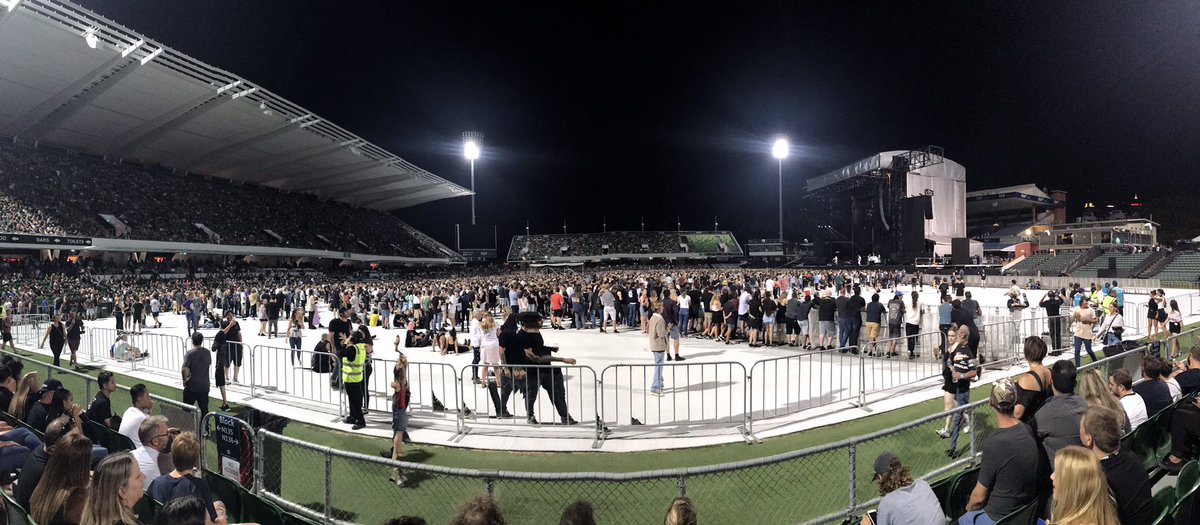 Calom1986's tweet image. A fantastic night at @hbfpark rocking out to the @RHCPoficialmx and @Georgeclinton and the  parliament funkadelics! 10/10 show! 🤘🏻🌶🔥 #RedHotChiliPeppers #HBFPark #soperth