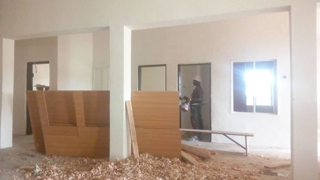 Plateausdgs's tweet photo. Mega Healthcare facility at Kalong in Shendam LGA restored by Governor Lalong through the SDGs. Hon. Damla (SDGs Coordinator) requested contractor to finish work so the community can enjoy more dividend of democracy.Facility to be equipped/furnished by the SDGs office. https://t.co/95WvBfZNCe
