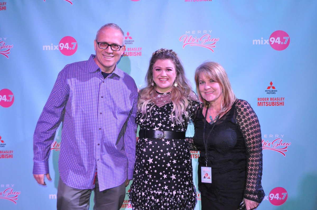 anderasmussen's tweet image. ⁦@kelly_clarkson⁩ ⁦⁦we love you Sinead sang #NothingCompares2U but it’s  a #prince song  youtu.be/cpGA0azFdCs